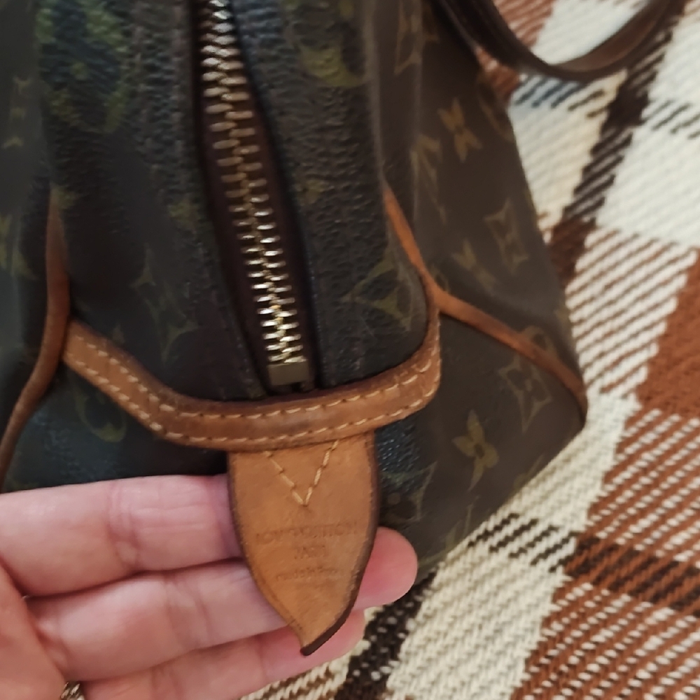 Louis Vuitton  Montorgueil PM Shoulder Bag - Picture 5 of 16